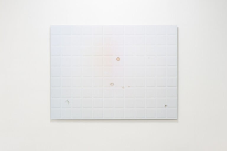 Sarah Ancelle Schönfeld, Universal Cleaner (Tiles), 2015, stampa digitale incollata su dibond, 160 x 120 cm, photo Marco De Rosa