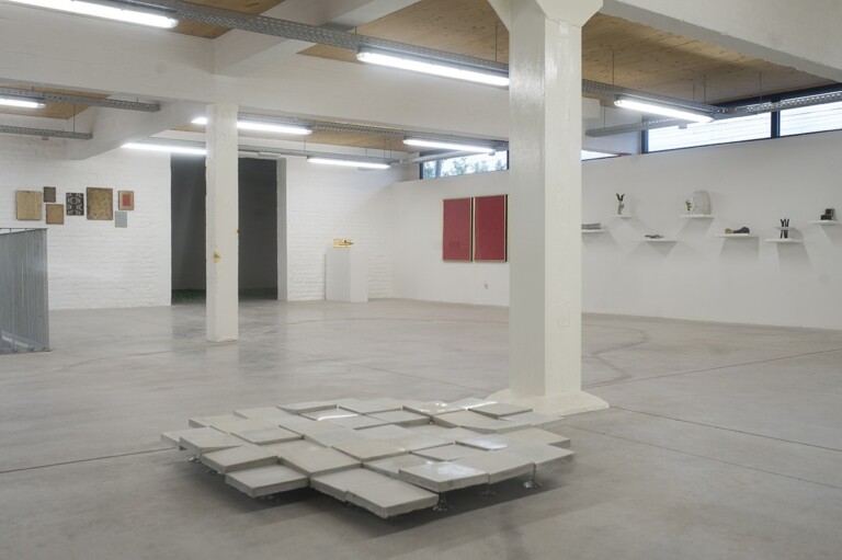 Serena Fineschi _ Loredana Longo. Break. Exhibition view at Montoro12 Gallery, Brussels 2022. Photo Filip De Smet