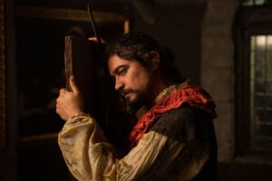 Riccardo Scamarcio diventa Caravaggio per Michele Placido