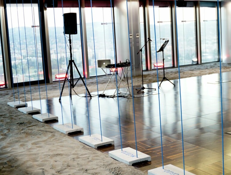 Elena Bellantoni, installazione per performance poesia sonora, Torre Unipol