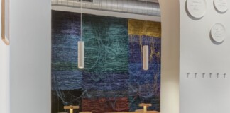 Hermann Bergamelli, L'ultimo pasto è una coppa di ramen, 2022, tintura con elementi naturali e chimici, tessuto, cuciture, dettaglio. Courtesy l'artista e A+B Gallery. Ph. Mattia Mognetti
