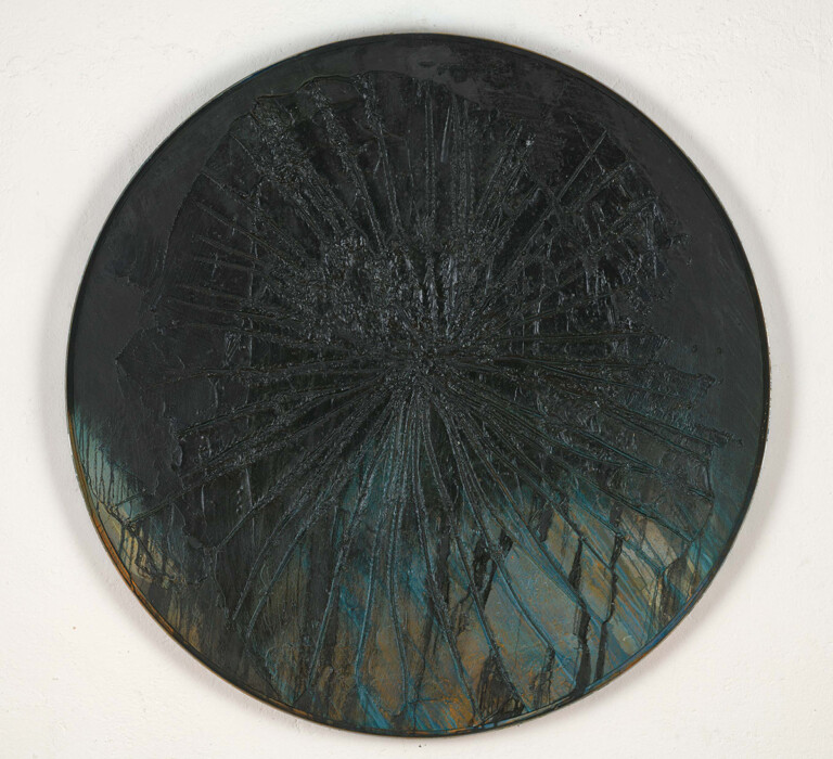 Arnulf Rainer, Corvus, 1993 1994. Olio su stucco su legno, Ø 121,5 cm. Photo © Christian Schepe, Linz