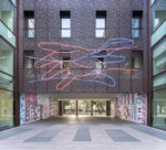 Cabaret Typographie, «Invece di stelle ogni sera si accendono parole», 2022, wallpaper, dimensioni ambientali - Installazione per il Vetra Building, Milano - Ph. BAMSphoto