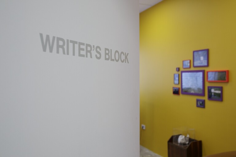 Daniele Sigalot, Writer's Block, performance. Courtesy the artist e WEM. Photo Zima Studio