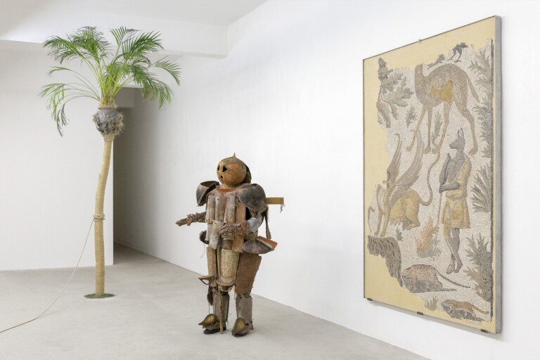 Francesco Cavaliere – Leonardo Pivi, Il Cavaliere Leonardo, 2019, scultura _ terracotta and mixed materials, courtesy Gluck50. Photo © Giulio Boem