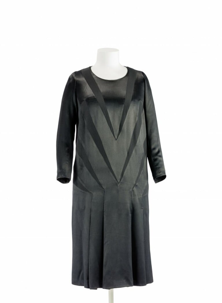 Gabrielle Chanel Day Dress, 1925 1926 Crepe satin. Staatliche Museen zu Berlin Kunstgewerbemuseum, Germany. © Kunstgewerbemuseum Staatliche Museen zu Berlin, SPK : Stephan Klonk