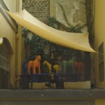 Giuseppina Mele, Giostra di periferia, 1990, veduta dell’allestimento dell’opera all’interno della mostra collettiva “AVANBLOB”,Galleria Massimo De Carlo, Milano. Photo Roberto Marossi