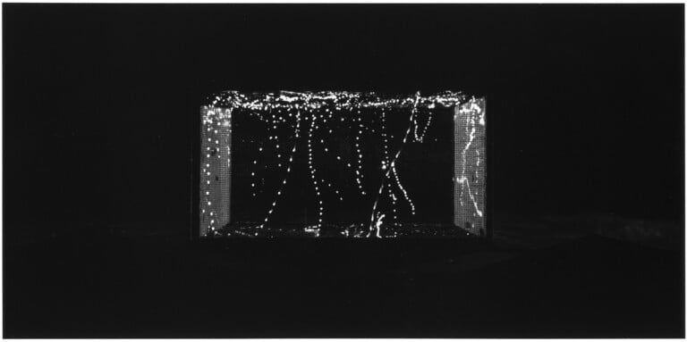 Gregory Crewdson, Untitled [46 69], 1996, Stampa alla gelatina ai sali d'argento, dimensione immagine 16,1x33 cm © Gregory Crewdson