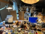 Il tavolo dello studio di De Lucchi ad angera. Photo Cristina Moro
