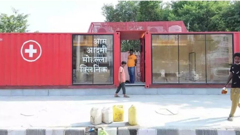 La Mohalla Clinic realizzata nel quartiere di Shakur Basti, a Delhi. Courtesy Mohalla Clinics