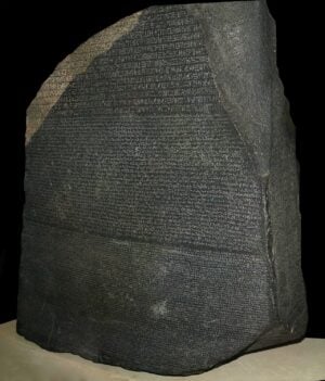British Museum: 2500 archeologi hanno chiesto di restituire all’Egitto la Stele di Rosetta
