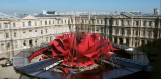 L'installazione di Philippe Parreno pe la sfilata di Louis Vuitton a Parigi
