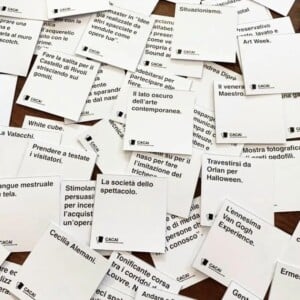 Cards Against Contemporary Art Italia, il gioco da tavolo che prende in giro il mondo dell’arte