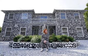 Il nuovo progetto di Mr. Doodle è una villa interamente ricoperta di graffiti