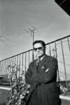 Pier Paolo Pasolini sulla terrazza sul tetto della casa di Via Giacinto Carini 45 1963 foto di Gideon Bachmann © Archivio Cinemazero Images, Pordenone