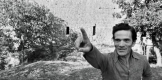 Pier Paolo Pasolini alla Torre di Chia, Viterbo 1974 foto di Gideon Bachmann © Archivio Cinemazero Images, Pordenone