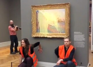 Attivisti davanti al dipinto di Monet, Museo Barberini di Potsdam