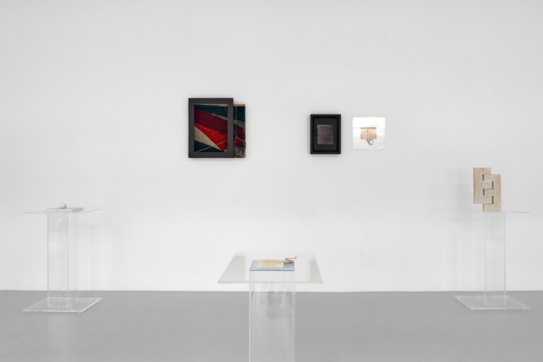 Flying Words, installation at Osart Gallery, Milano, 2022, Courtesy Osart Gallery И Max Pescio