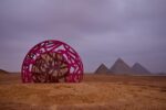 311780903 2562142567258876 4369126287527026706 n Un'installazione luminosa ai piedi delle Piramidi di Giza