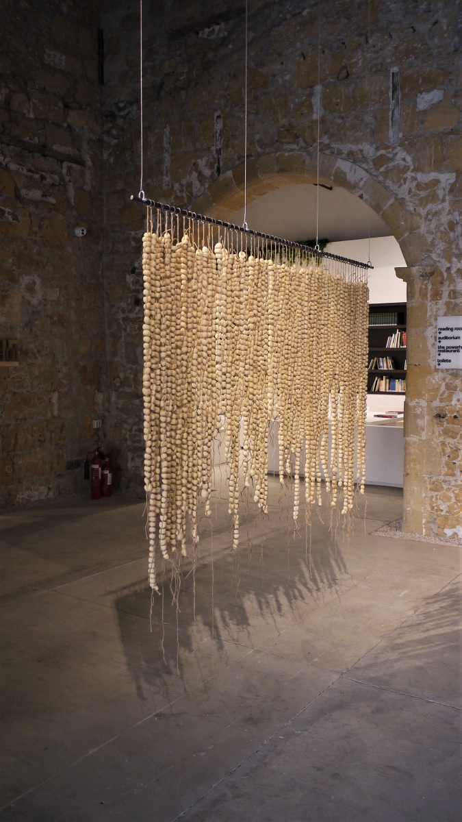 Despina Petridou, Dough Fringe 2, 2020, pasta lievitata, spago, barre di metallo e cerchi