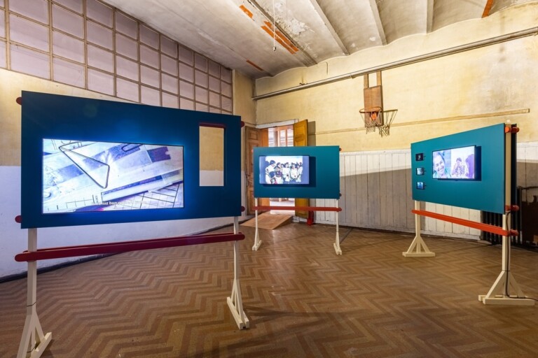 Disobedience Archive (Ders Bitti), a cura di Marco Scotini, exhibition display di Can Altay, Central Greek High School for Girls, Istanbul Biennale, 2022, courtesy IKSV