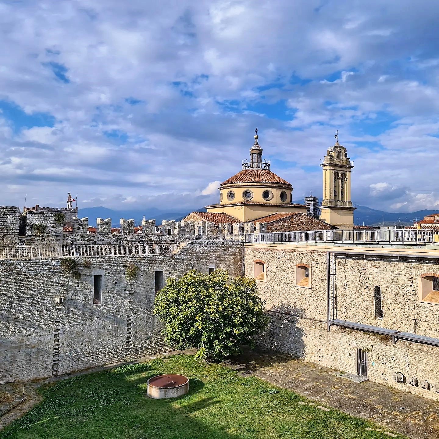 Il Castello dell'Imperatore e la Basilica di Santa Maria delle Carceri, Prato