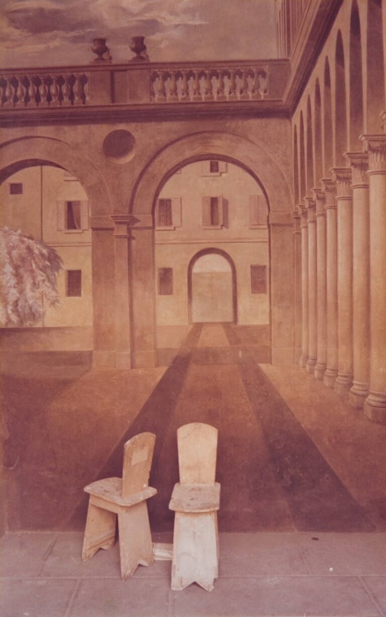 Luigi Ghirri, Modena Palazzo Carandini 1979. Comune di Modena, Collezione Galleria Civica FMAV Fondazione Modena Arti Visive. Eredi Luigi Ghirri