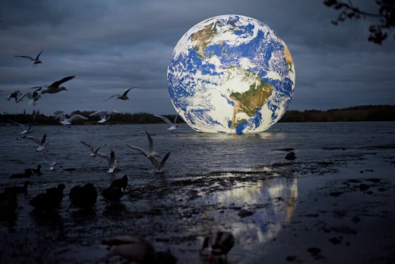 Luke Jerram, Floating Earth photo credits photographic leigh