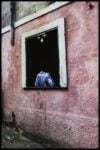 Miguel Rio Branco, Pink Wall and Man, Pelourinho 1979, Fujiflex, cm 60 x 90 ca.