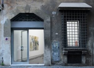 La pittura e la sua schiuma. Roberta Mariani in mostra a Roma