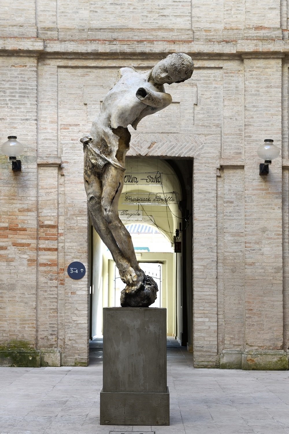 SALVIFICA – Il Sassoferrato e Nicola Samorì tra rito e ferita, exhibition view at Palazzo degli Scalzi, Sassoferrato (AN). Ph. Michele Alberto Sereni