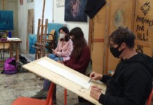 Sessione di disegno in aula, Accademia di Bologna. Photo Luca Bertolo