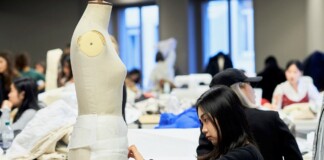Studenti al lavoro nei laboratori della sede milanese dell’Istituto Marangoni