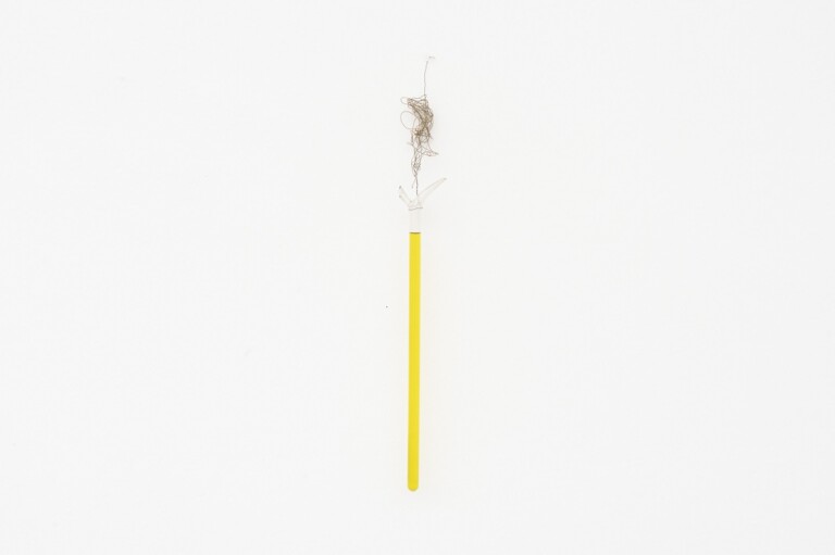 The Floating Collection, Alex Ayed, Untitled, 2022, vari contenitori farmaceutici in vetro del XX secolo. Courtesy Galerie Balice Hertling, Paris e / and ZERO..., Milano MAMbo – Museo d’Arte Moderna di Bologna. Ph. Ornella de Carlo, Courtesy Settore Musei Civici Bologna | MAMbo