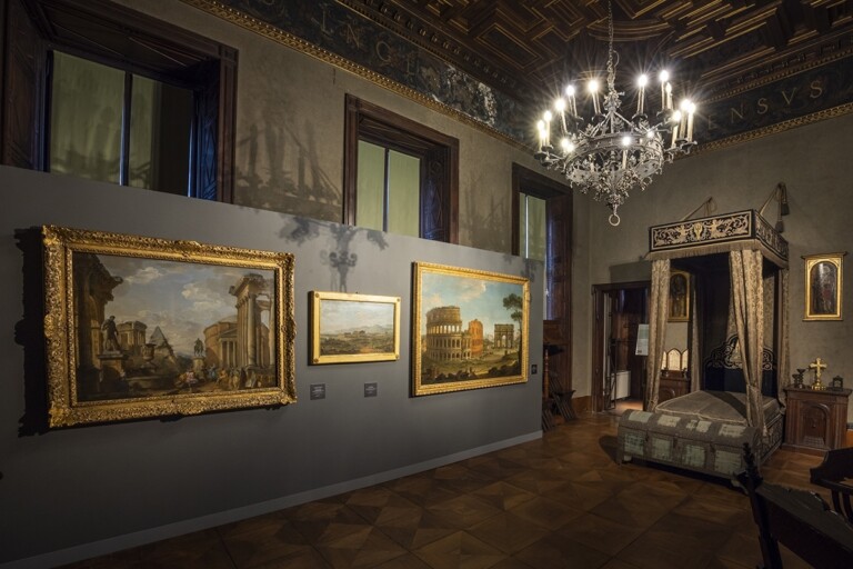 Veduta della mostra La seduzione del bello, camera verde. Photo Elena Datrino, Milano