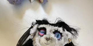 Balenciaga Summer 2023 collection, uno dei peluche-zainetto al centro delle polemiche