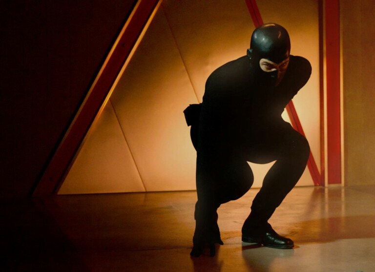 foto diabolik ginko all attacco 7 Il nuovo Diabolik è un film più iconico e romantico del precedente
