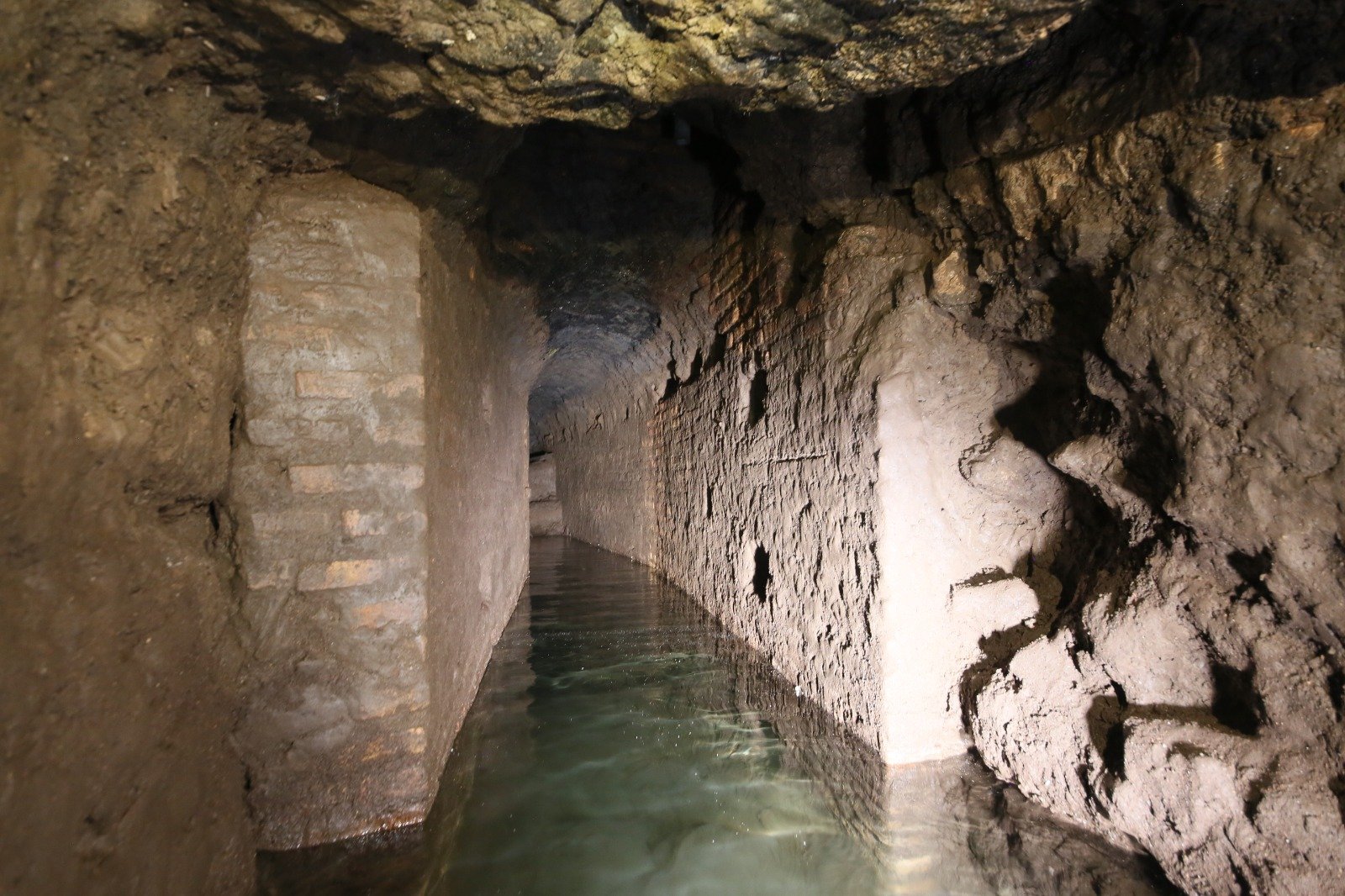 Parte finale del collettore sud. Archivio del Parco Archeologico del Colosseo