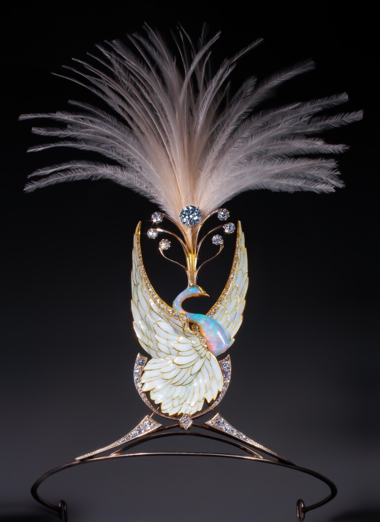Il diadema Art Nouveau Peacock di Philippe Wolfers. Courtesy Epoque Fine Jewels, Kortrijk