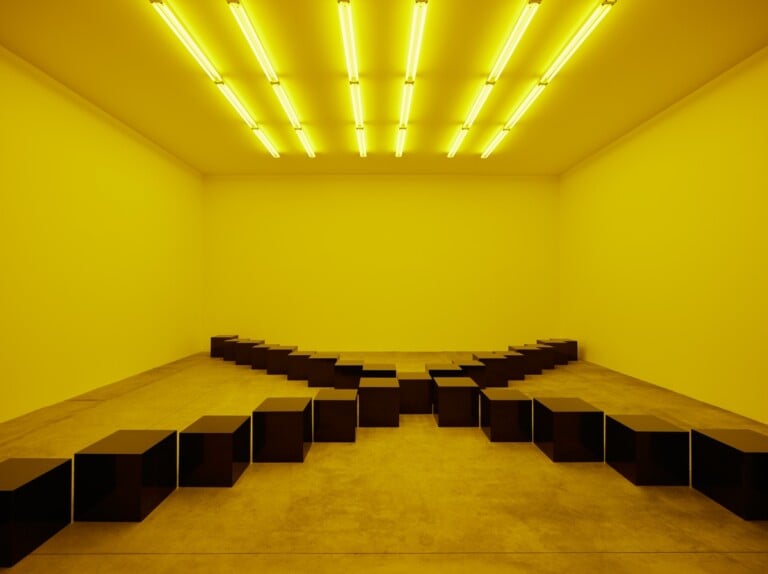 Bruce Nauman, Black Marble Under Yellow Light, 1981 1988. Veduta dell’installazione, Pirelli HangarBicocca, Milano, 2022 Contemporary Art Collection “la Caixa“ Foundation © 2022 Bruce Nauman / SIAE Courtesy the artist; Sperone Westwater, New York, e Pirelli HangarBicocca, Milano Photo Agostino Osio