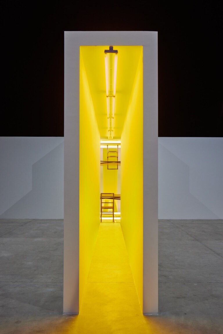 Bruce Nauman, Bruce Nauman, Dream Passage with Four Corridors, 1984 (particolare), Veduta dell’installazione, Pirelli HangarBicocca, Milano, 2022 Centre Pompidou, Paris, Musée national d’art moderne/ Centre de creation industrielle (AM 1987 1136), purchased in 1987 © 2022 Bruce Nauman / SIAE Courtesy the artist; Sperone Westwater, New York, and Pirelli HangarBicocca, Milano. Photo Agostino Osio