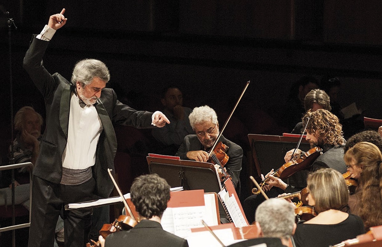 Fabio Maestri alla direzione dell'orchestra