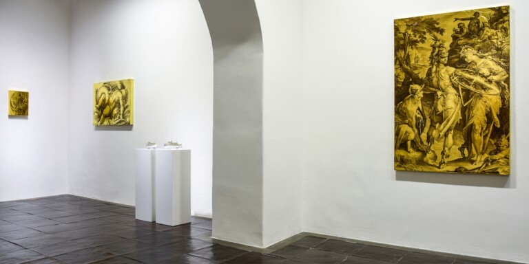 Fabio Weik, Gold Track, 2022, exhibition view at Galleria Paola Verrengia, Salerno, 2022. Photo Fabio Monetti