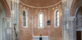 Il Numinoso. La tensione al sacro nell'arte italiana. Ipotesi contemporanee, Basilica di San Celso, Milano, 2022, Installation view, Photo Lorenzo Palmieri
