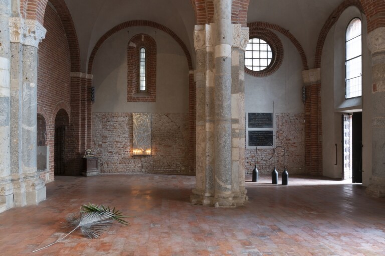 Il Numinoso. La tensione al sacro nell'arte italiana. Ipotesi contemporanee, Basilica di San Celso, Milano, 2022, Installation view, Photo Lorenzo Palmieri