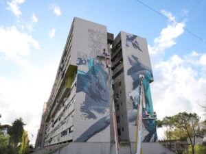 Il primo murale sul Corviale di Roma è della street artist olandese JDL