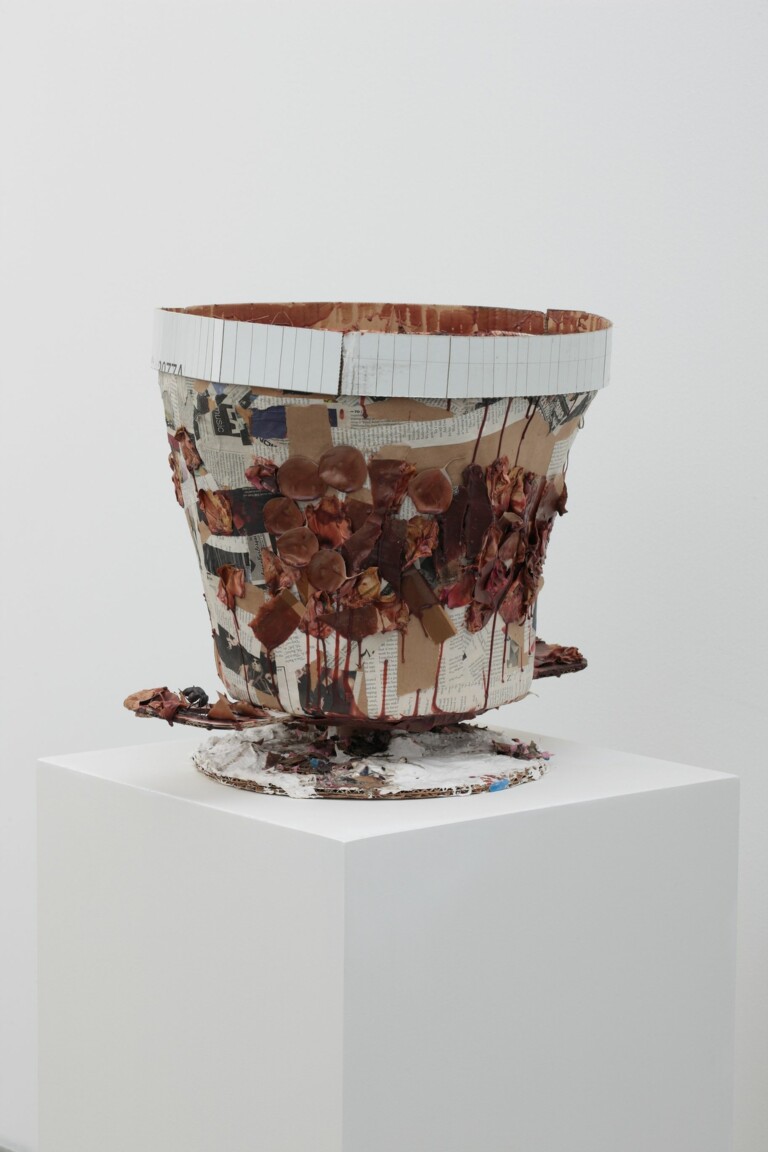 Liz Glynn, Euphronios Krater, ca 515 B.C. (MMA accession number 1972.11.10), from the series Surrogate Objects for the Metropolitan, 2011. Installation view. Courtesy Fondazione Sandretto Re Rebaudengo, Torino. Photo credit: Paula Cooper Gallery, New York