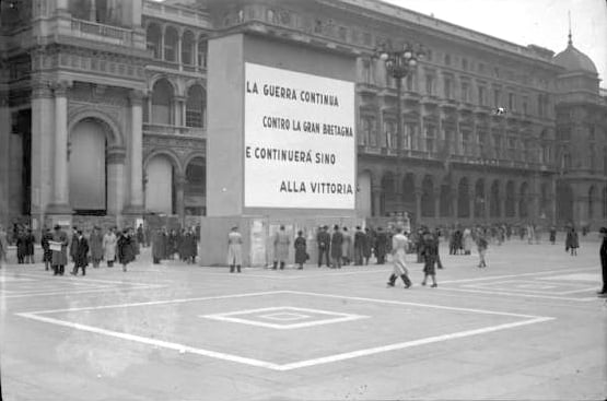 Milano Piazza del Duomo, propaganda bellica della RSI dopo l'armistizio
