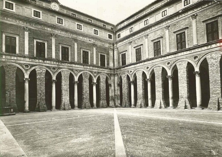 Palazzo ducale, Urbino, protezione del cortile lauranesco, Archivio fotografico della Soprintendenza per i Beni Ambientali e Architettonici delle Marche