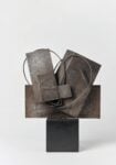 Julio González The Kiss I, 1930 Wrought and soldered iron, and slate, 26,8 × 28,7 × 8,2 cm Staatsgalerie Stuttgart, on loan from the Friends of the Staatsgalerie Stuttgart, 1991 e.V. GVLP 1702 Photo © 2022, Photo Sacala, Florence/bpk, Bildagentur fuer Kunst, Kultur und Geschichte, Berlin